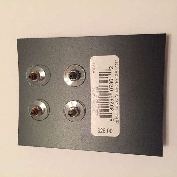 🍍4 for $20 Steve Madden Fashion Earrings - Picture 2 of 2